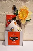 Easter Daffodil Yorkshire Tea, Biscoff Biscuit & Bird Mug Gift Set
