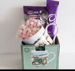 Cadbury's Hot Chocolate & Vintage Tractor Green Mug Gift Set