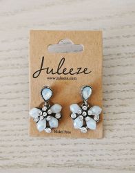 Dyonise Stud Earrings - Clayre & Eef