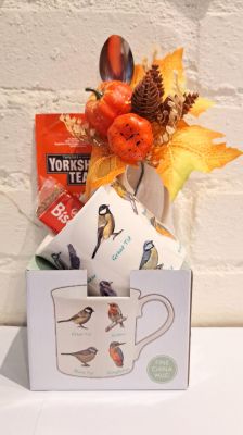 Autumn Yorkshire Tea, Biscoff Biscuit, & Bird Mug Gift Set