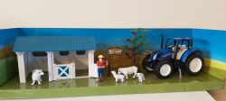 New Holland Tractor Miniature Farm Playset Lambing Shed Scale 1:32