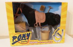 Horse & Accessories Set - 8 Items - 3 Colours - Pony World 10119