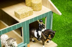 Wooden Horse Stable - 2 boxes & Workshop - Scale 1:24 - Kids Globe V05002