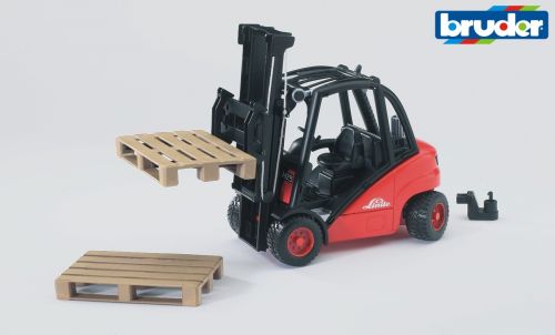 Linde Forklift With Pallets - Bruder 02511 Scale 1:16