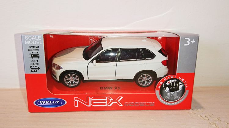 bmw x5 scale model