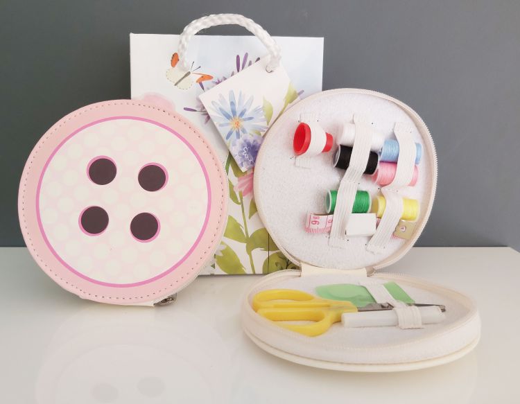 Handy Button Shaped Sewing Kit with 15 items Gift Set